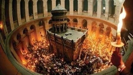 Sfânta Lumină de la Ierusalim va fi adusă, sâmbătă, în România