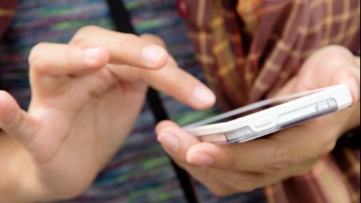 Greșeală MONUMENTALĂ a unui producător de smartphone-uri! Ce le-a apărut pe ecran utilizatorilor