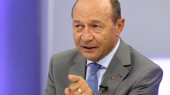 Reacții în scandalul "Oaia ca brand de țară". Traian Băsescu, atac nemilos la ministrul Turismului