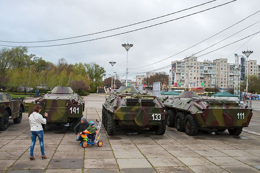 Fotografii dintr-o ţară care nu există. Cum e viaţa oamenilor din Transnistria