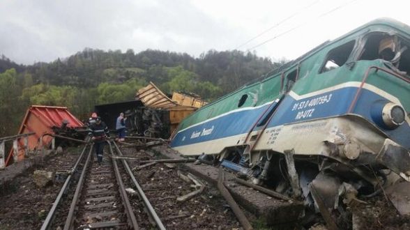 Detalii înfiorătoare despre trenul căzut în prăpastie. Mecanicii au alertat că nu au frâne