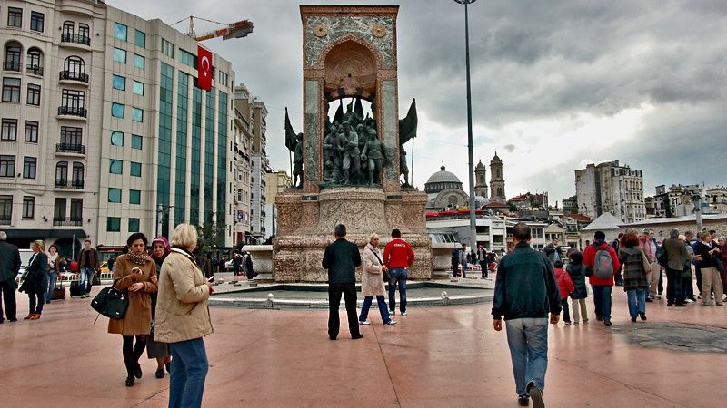 Gaze lacrimogene la Istanbul, pentru o manifestaţie de Ziua Muncii. UPDATE: 200 de arestări