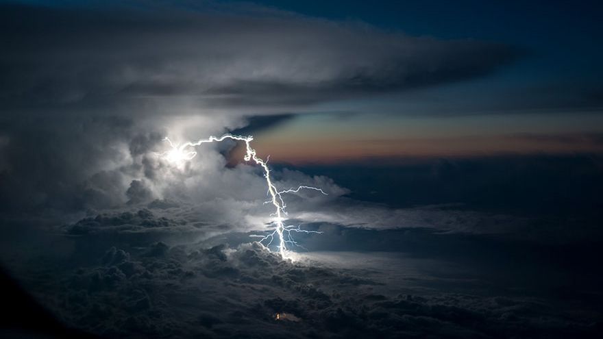 Lumea văzută prin ochii unui pilot! Fotografiile senzaţionale care fac înconjurul lumii