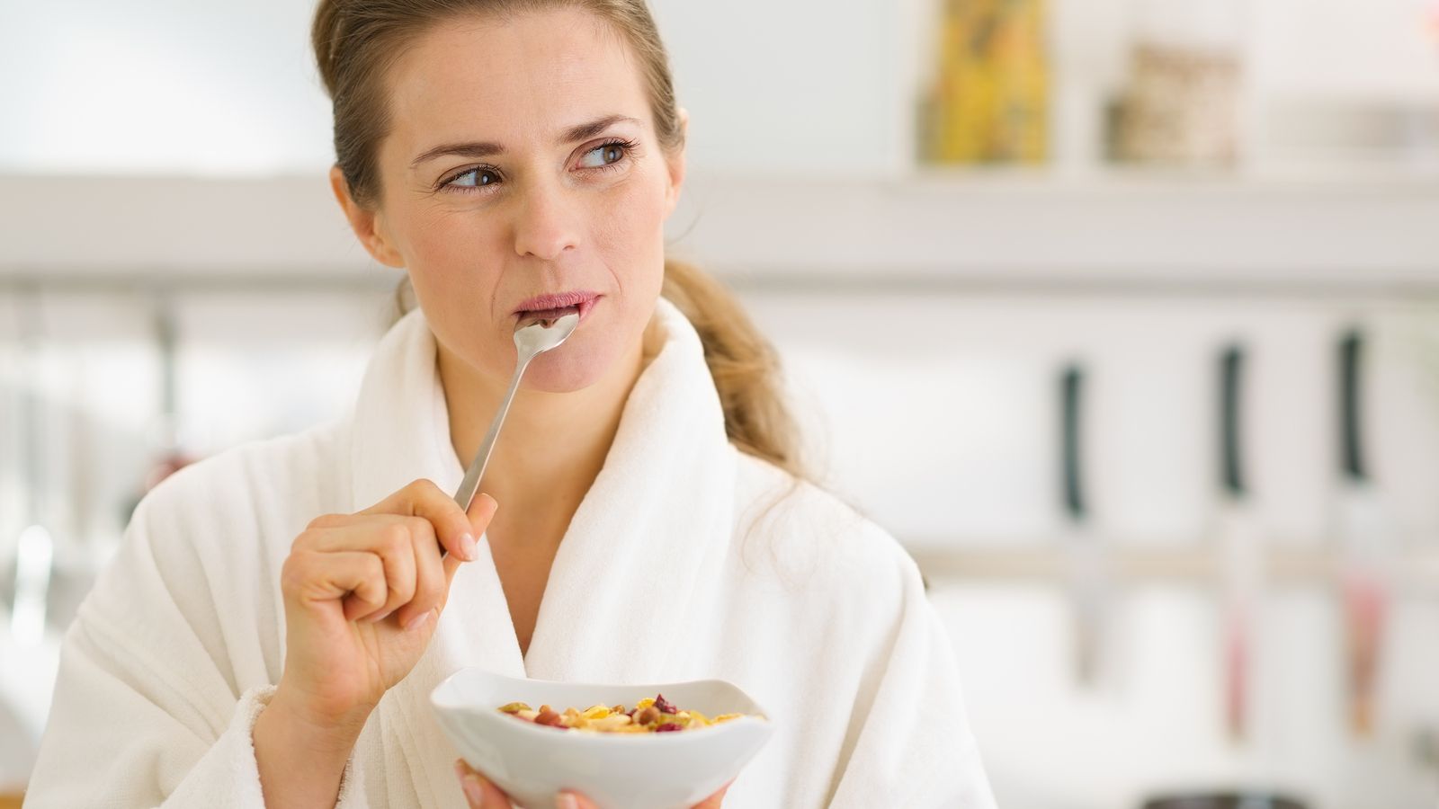 Ce alimente trebuie să mănânci pe stomacul gol. Fac minuni pentru corp!