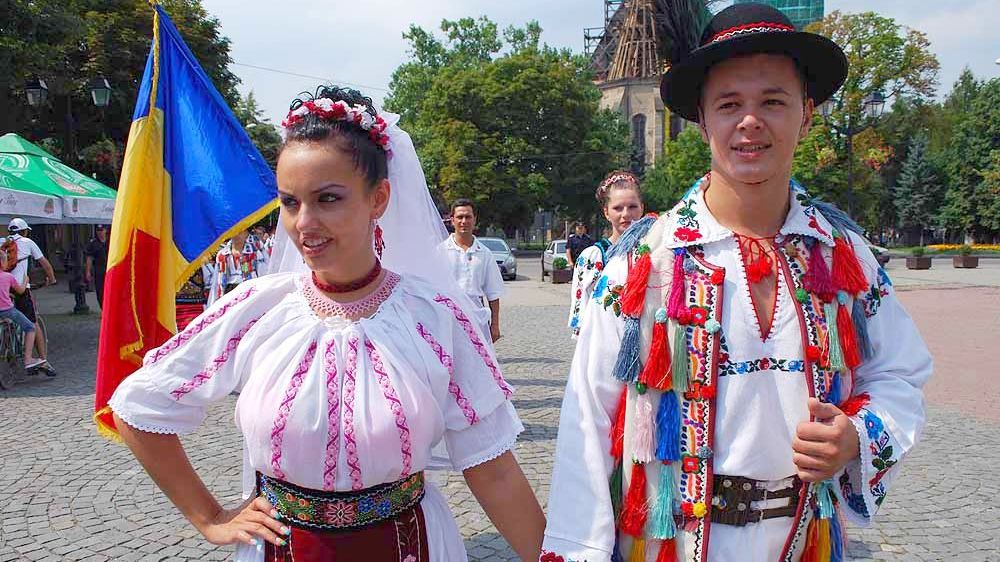 Bistriţa-Năsăud se pregăteşte să intre în Cartea Recordurilor cu dansul şi costumul popular