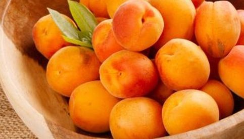 Iată ce se întâmplă dacă mănânci caise 