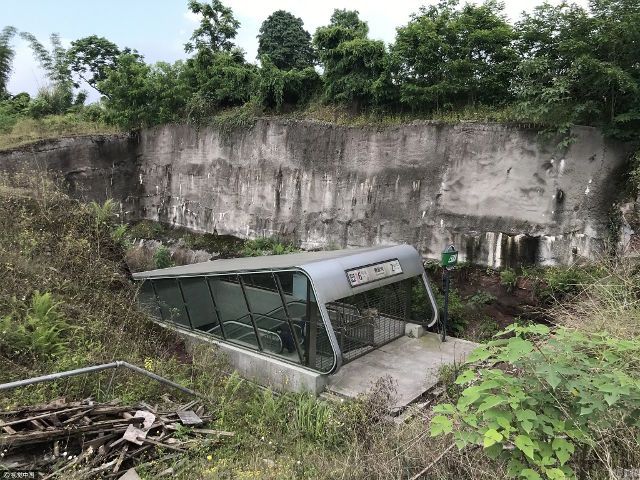 Cum arată cea mai bizară staţie de metrou din lume: în mijlocul pustietăţii şi NU o foloseşte nimeni