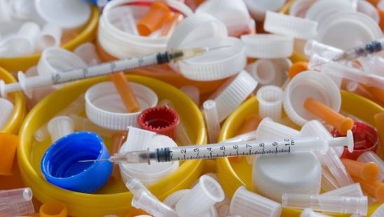 LEGI BOLNAVE în Sănătate. Deşeuri aruncate la întâmplare