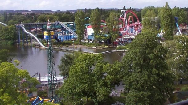 O fetiță a murit după ce a căzut dintr-o instalație a unui parc de distracții din Marea Britanie