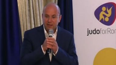 Cozmin Guşă a oferit titlurile onorifice de Ambasador "Judo For Romania"