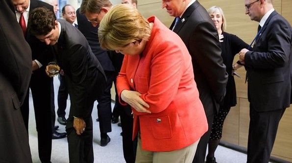 Ipostaza stranie în care au fost surprinși liderii lumii. Ce se întâmplă de fapt în această poză