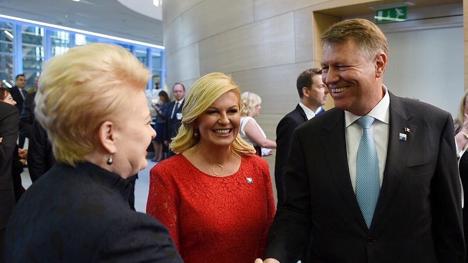 Iohannis, la Summit-ul NATO: Alocarea a 2% din PIB pentru Apărare, de către România, apreciată
