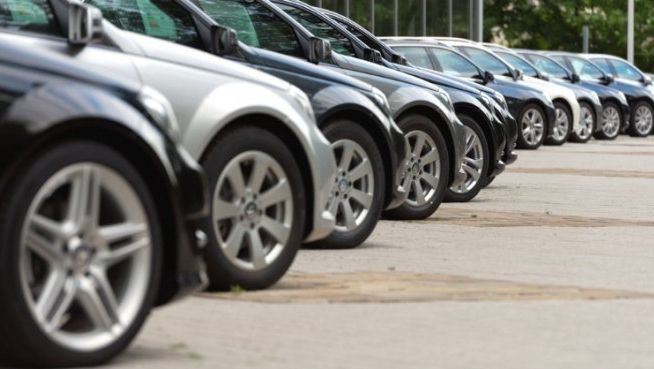Fiscul vinde mașini BMW, Audi și Mercedes la prețuri de Trabant