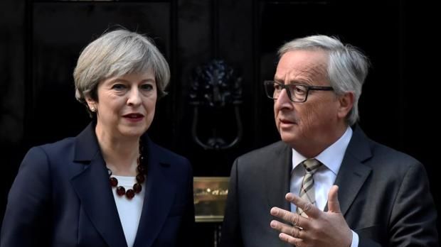 Theresa May şi Jean Claude Juncker, o cină dezastru