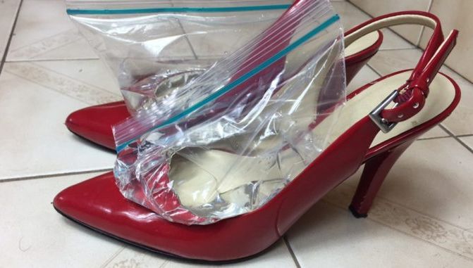 Ţi-ai cumpărat o pereche de pantofi şi sunt prea strâmţi? Trucul genial prin care îi poţi lărgi