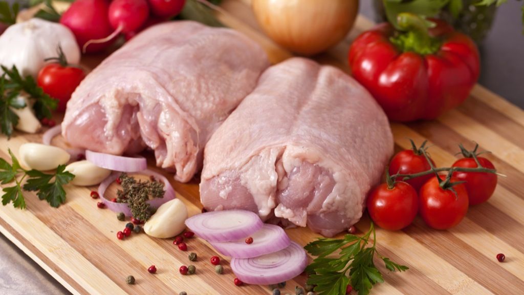 Nu mai arunca niciodată pielea de pe carnea de pui! Iată ce susţin specialiştii