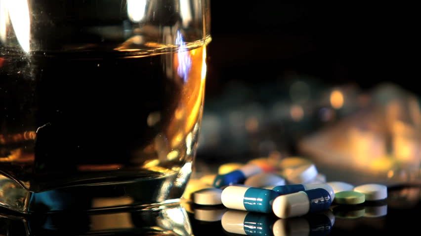 Ce se întâmplă în organism dacă iei antibiotice şi consumi alcool