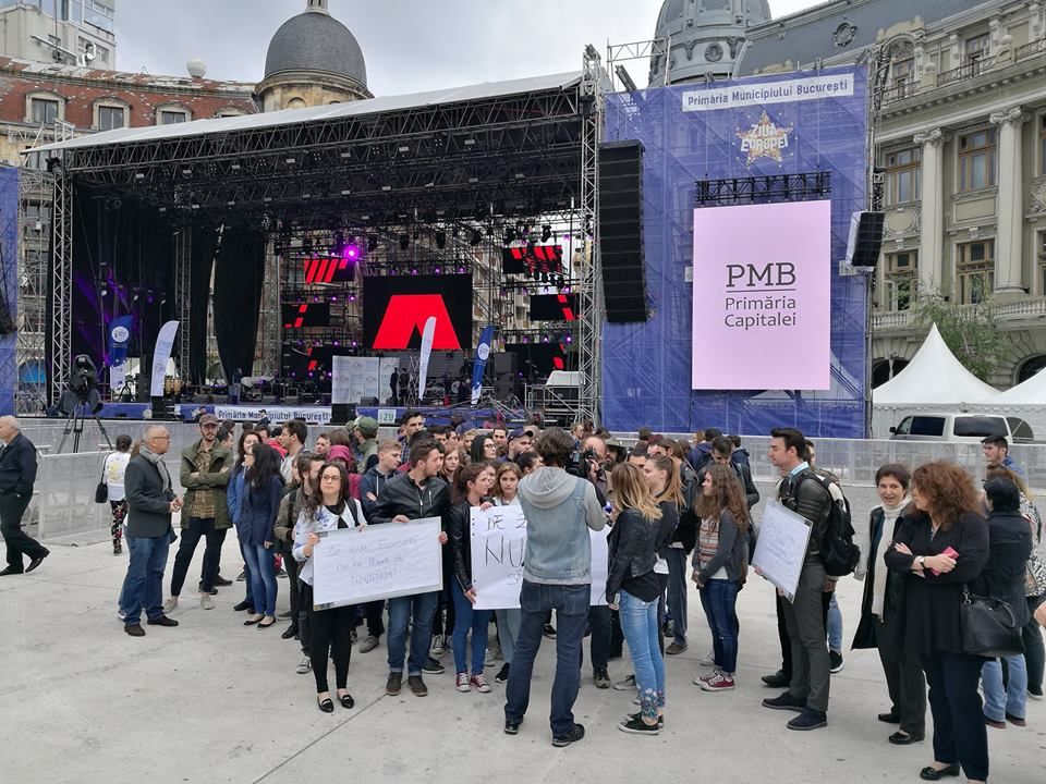 Studenţii de la Istorie, protest în P.Universităţii. Mesaj pentru Firea: "Nu ne lăsaţi să învăţăm"