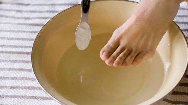 Cum să scapi de mirosul neplăcut al picioarelor în mod natural
