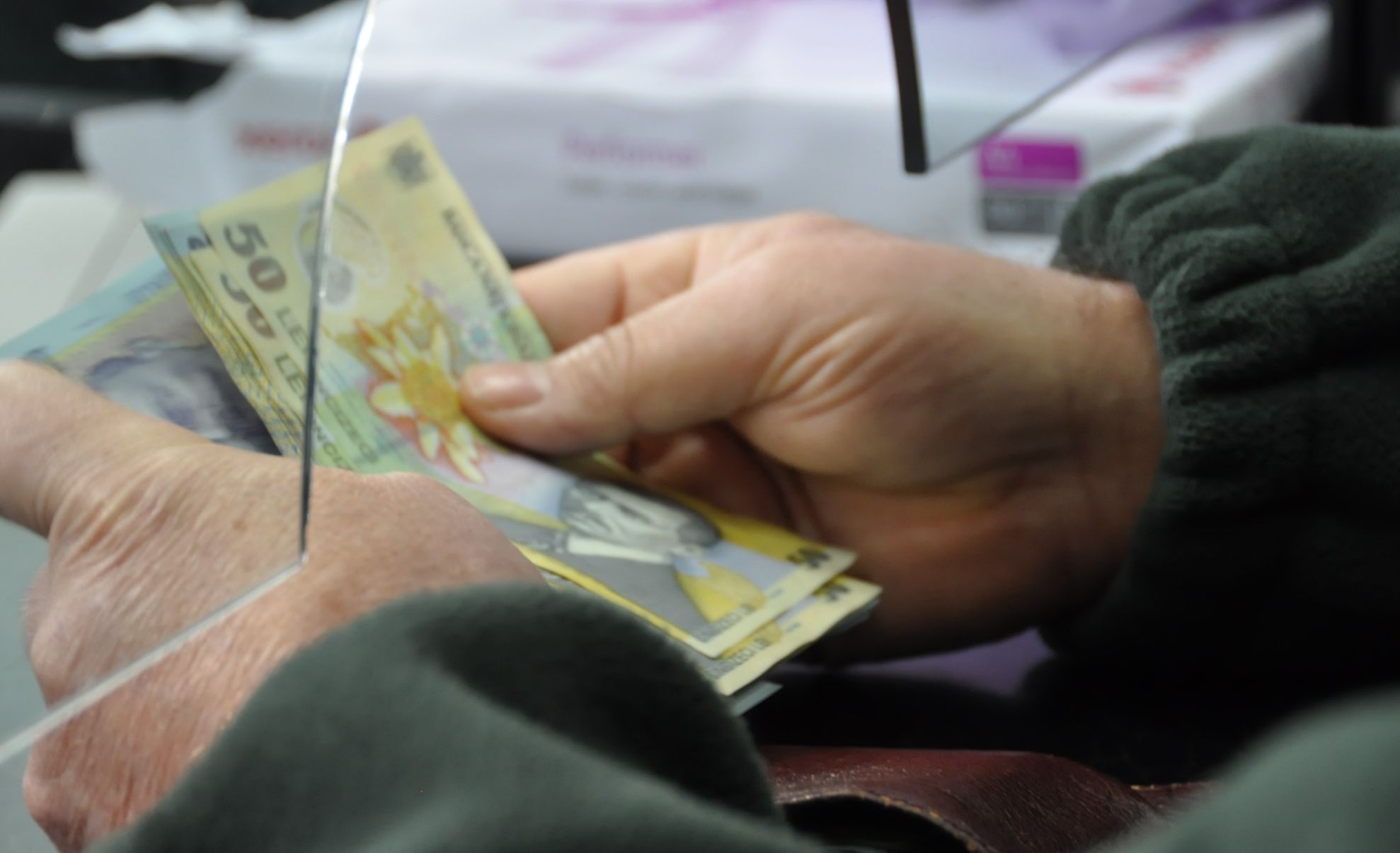 Ministrul Finanţelor, Viorel Ştefan, promite noi reduceri de taxe, într-un interviu pentru Reuters