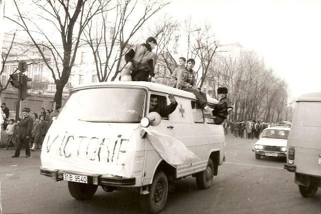 Cum arată maşinile folosite de revoluţionari în 1989. Au participat Dacia, ARO, TV şi Trabant