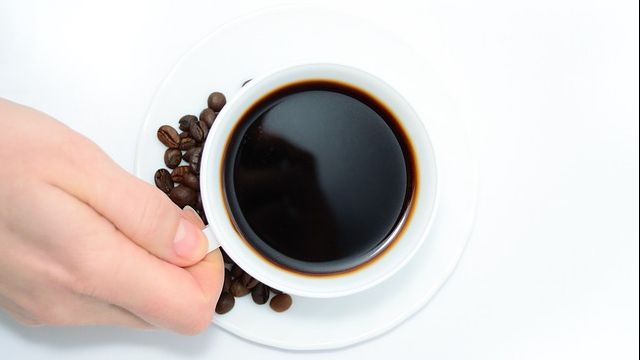 Ce să adaugi în cafea ca să slăbești în timp ce o bei