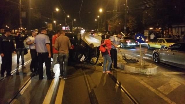 Accident teribil pe fondul vitezei. Un pieton ucis în stația de tramvai