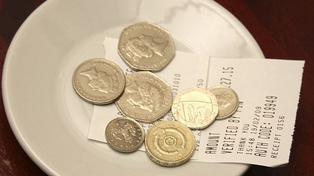 Se întoarce impozitul pe bacşiş! Guvernul vrea să ia 16% din "şpaga" lăsată de români
