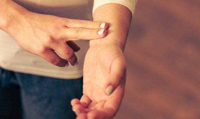 Cum îți măsori tensiunea arterială dacă nu ai aparat de tensiune