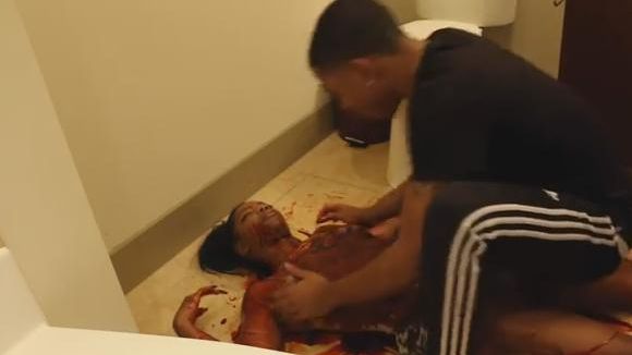 A ajuns acasă şi şi-a găsit iubita într-o baltă de sânge. Ce a urmat este absolut şocant