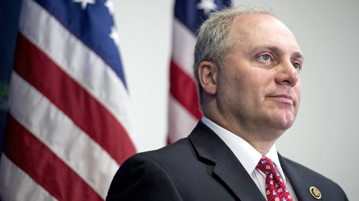 Starea congresmanului împușcat de un atacator furios pe Trump s-a agravat