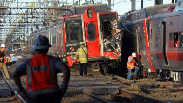 Tren deraiat într-o gară din Moscova. Două persoane au fost rănite