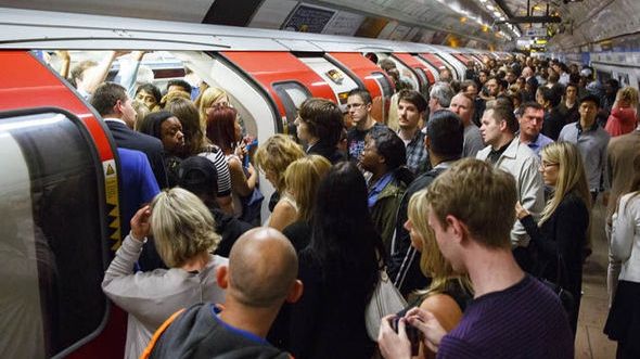 HAOS la metroul din Londra. O pană de curent a cauzat dezordine în centrul capitalei britanice