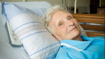  ”Aș vrea să nu fi muncit atât de mult”!Cele mai mari REGRETE ale oamenilor aflați în pragul morţii