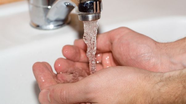 INCREDIBIL! O țară din UE dă apă cu porția la robinet