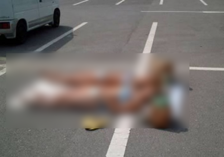 Ce au văzut în parcare clienţii de la hipermarket. ŞOCANT! Au chemat rapid salvarea şi poliţia