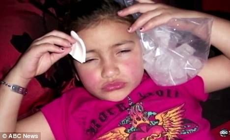 Imagini revoltătoare: ce face o mamă pentru ca fetiţa ei de 8 ani "să fie frumoasă"