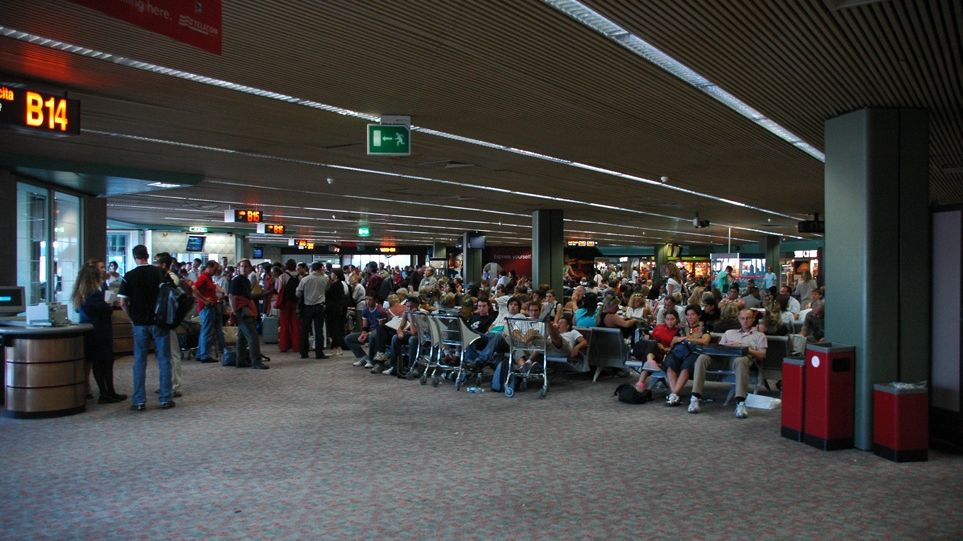 Haos pe aeroporturile din Italia. Grevă naţională la nivelul transportului aerian