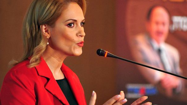 Ședință exotică la Primăria Capitalei. Firea declară război AMBROZIEI