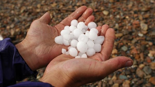 ALERTĂ METEO. Cod GALBEN de fenomene periculoase: furtuni şi grindină