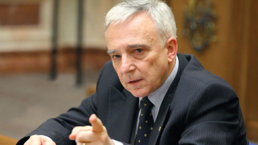 Câţi bani a câştigat şeful BNR, Mugur Isărescu, în 2016. Suma, uriaşă