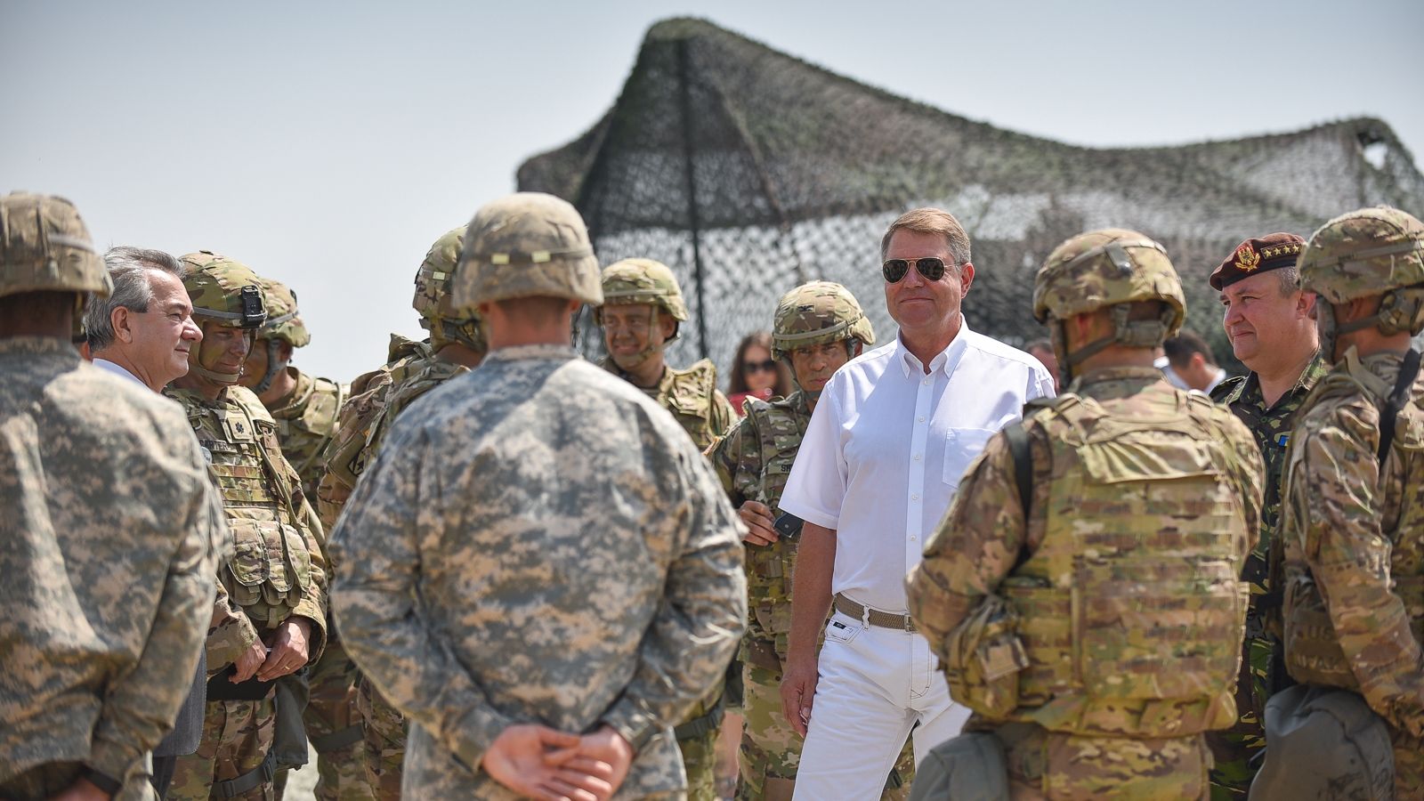 Iohannis, către criticii achiziției de rachete: Nu am de gând să le răspund. Militarii o vor face