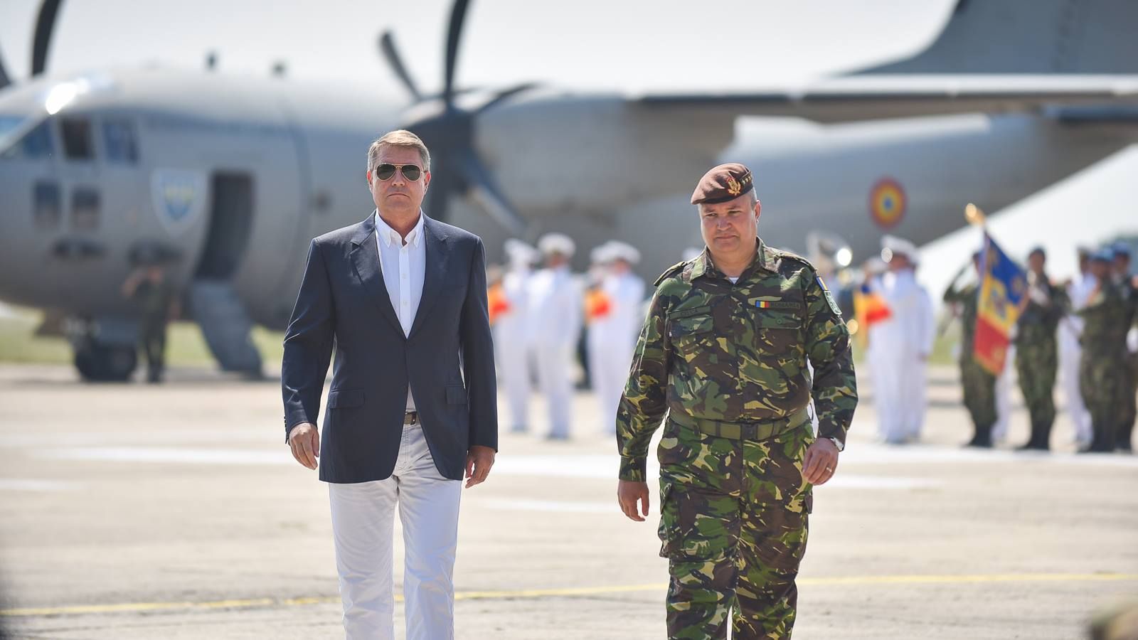 Klaus Iohannis, fotografii spectaculoase de la baza Mihail Kogăliniceanu. Virale pe internet