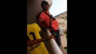 S-a dus pe balcon și a făcut un gest ȘOCANT. Rudele au asistat speriate