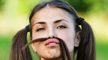 Ce BOLI ai, în funcţie de locul în care îţi apar firele de păr pe faţă. Harta pilozităţii