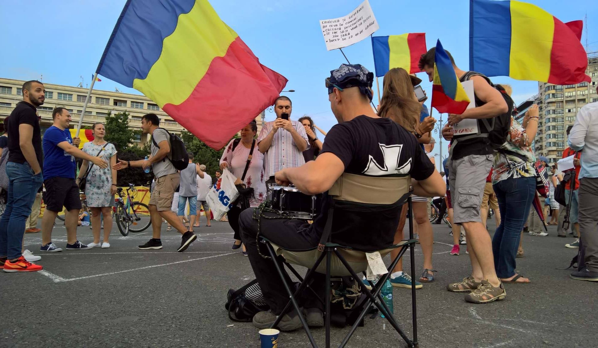 Protestul "Împreună salvăm ţara de corupţi": Peste 1.000 de persoane au scandat în Capitală