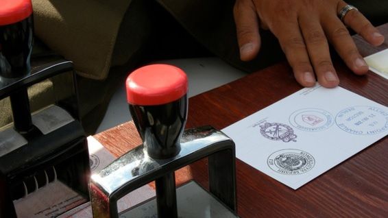 De astăzi, spunem adio ștampilelor! Vezi ce documente nu mai necesită ştampilarea 