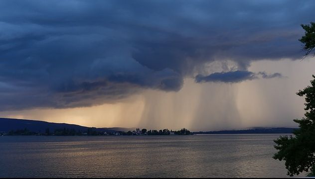 Se întorc furtunile, inclusiv pe litoral. Cum va fi vremea vineri și sâmbătă