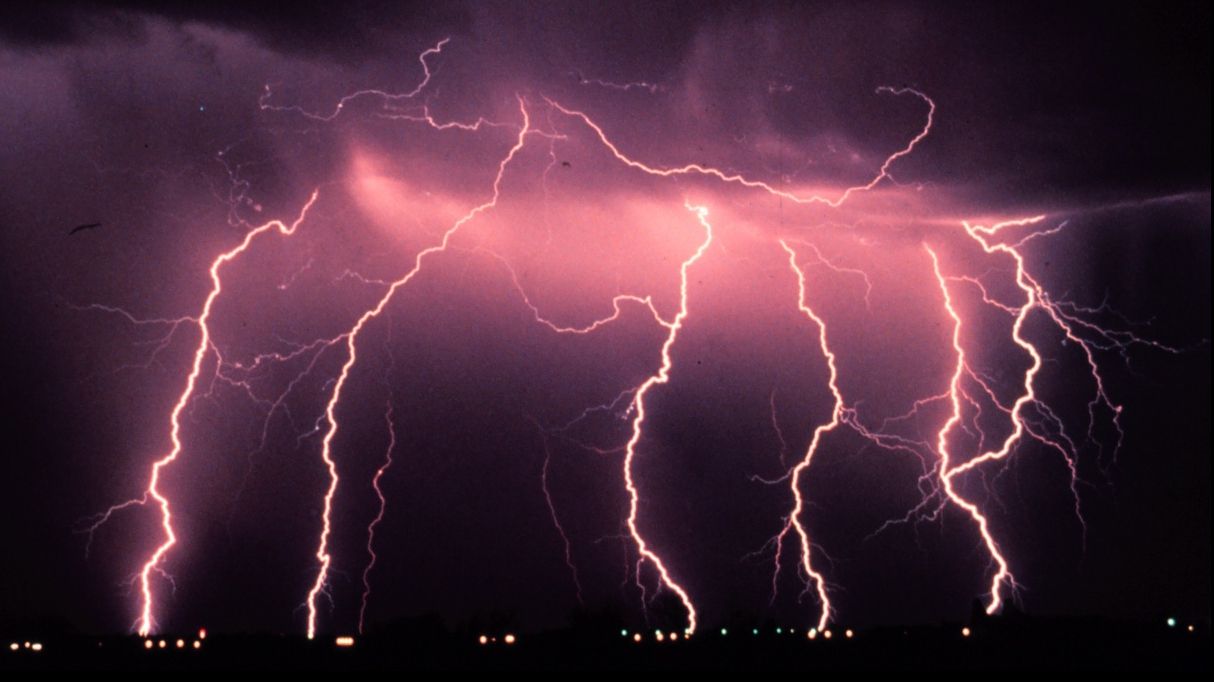 Raed Arafat: Fenomenele meteo extreme se vor intensifica. Populaţia să ţină cont de alerte