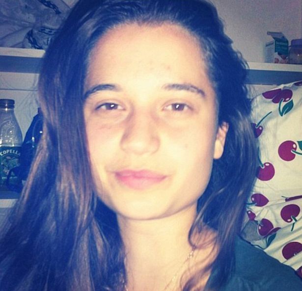 Tânăra din imagine devine multi-milionară săptămâna viitoare, de ziua ei de naștere